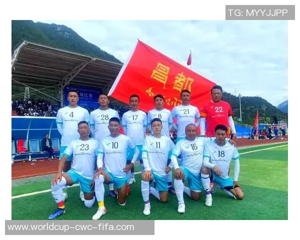 梦舟足球队队员的拼搏精神与团结力量展现青春风采与运动魅力